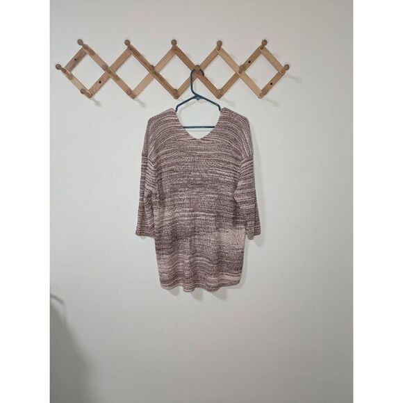 Express Women's Maroon and Cream V-Neck 3/4 Sleeve Sweater - Size M - Picture 6 of 6